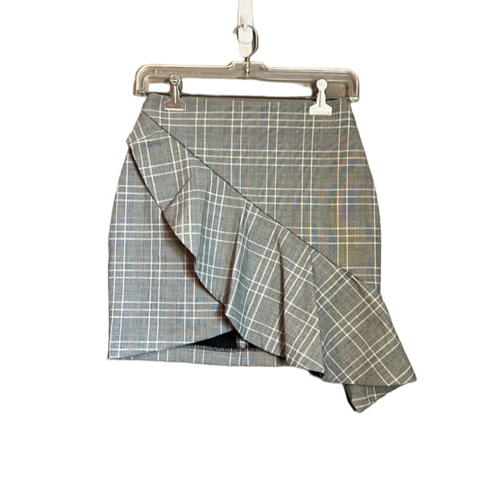 3 for $30!‎ H&M patterned mini skirt with ruffle detail.